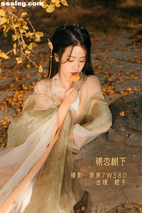 [YITUYU艺图语]2022.12.12 银杏树下 旺旺小小舒[38P467M]